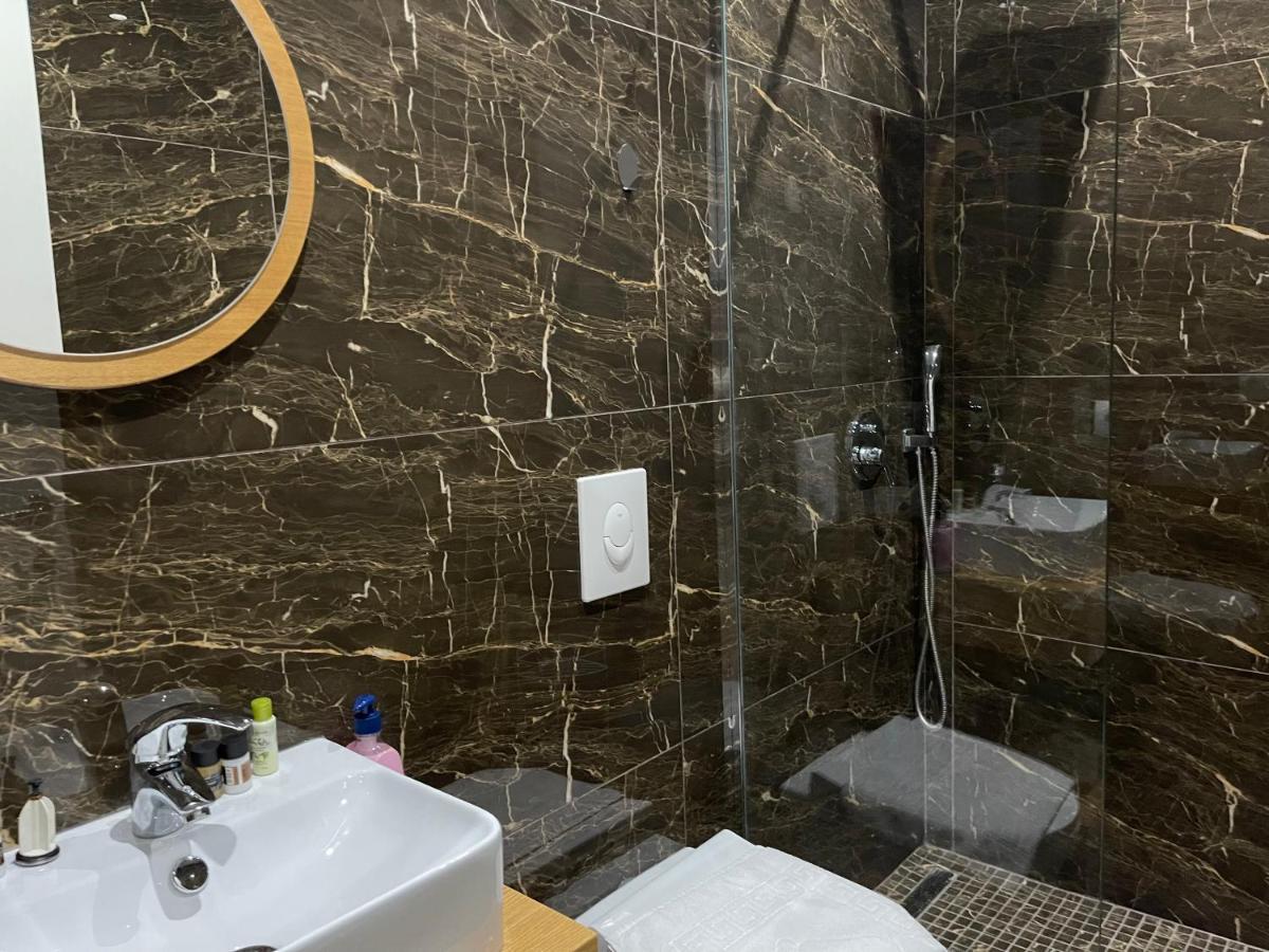Andys Rooms Hotel Tiran Dış mekan fotoğraf